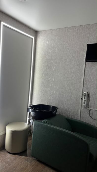 Сдам кресло для мастера по волосам