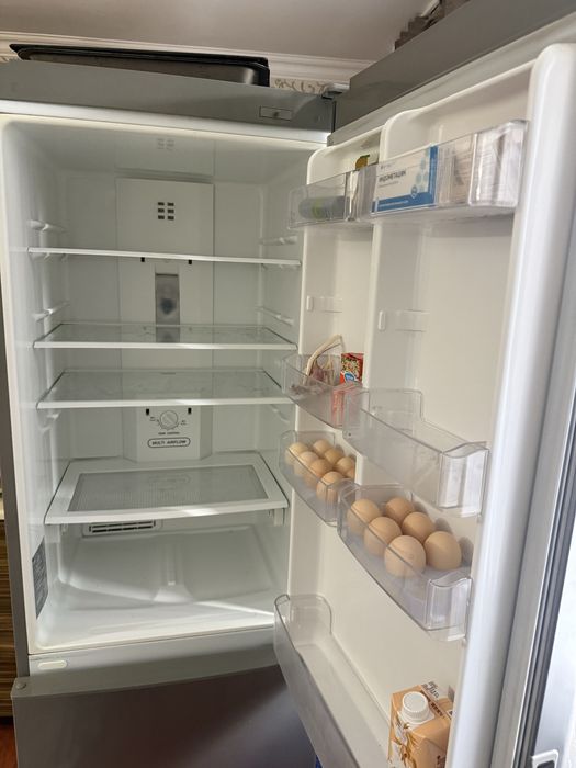 Продам холодильник. Плату надо заменить