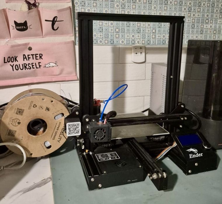 Срочно продам! 3д принтер ender 3 в очень хорошем состояний