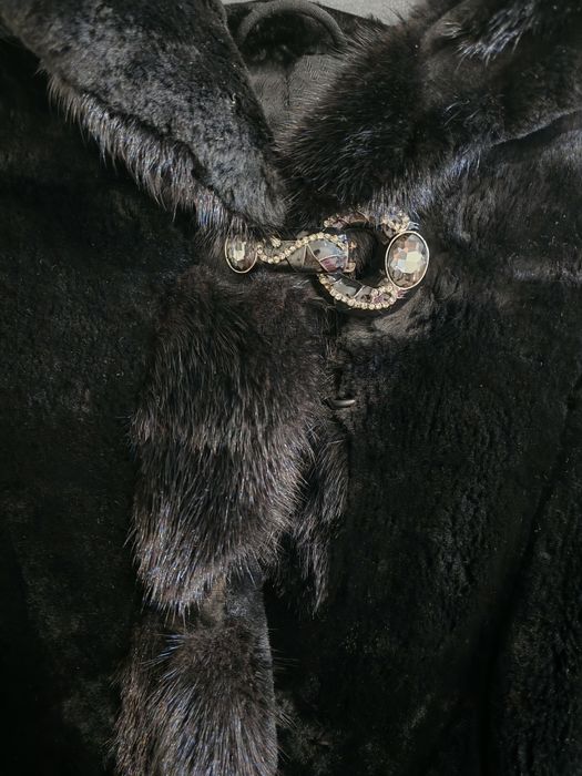 Продам шубу- мутон. Размер 44-46