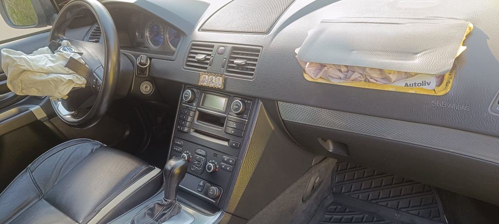 Volvo XC90 2008 – Accidentat – Se vinde complet