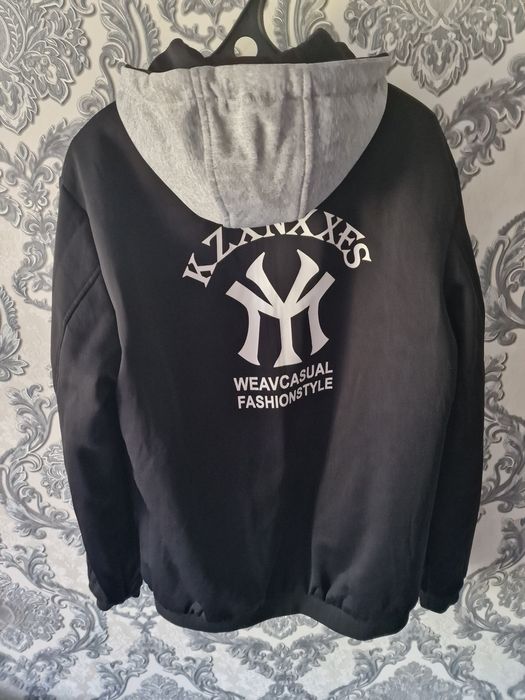 Продам осеннюь курточку бомбер