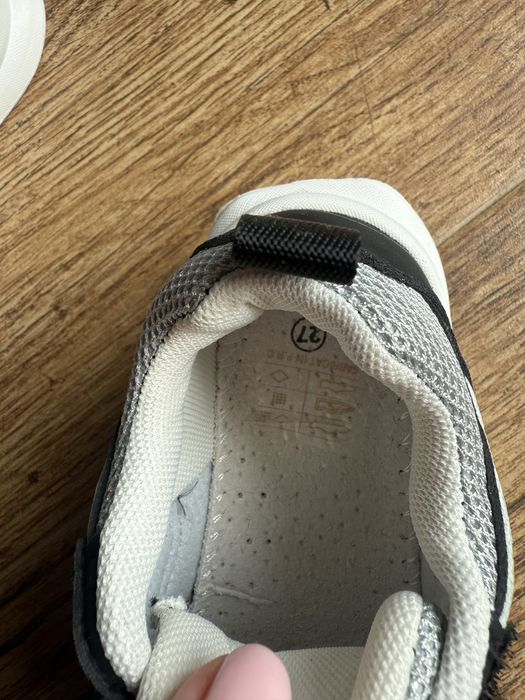 Adidasi noi marimea 27