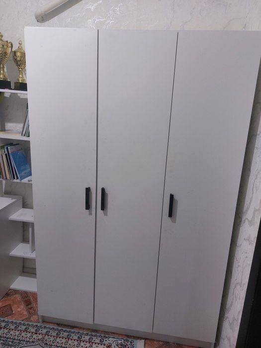 Шкафы для одежды.