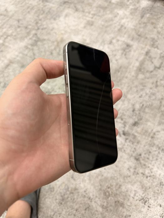 iPhone 15 pro  natural titanium