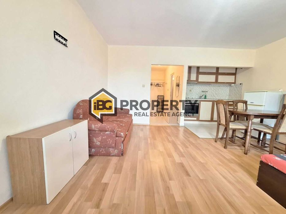 Просторен едностаен с голяма тераса