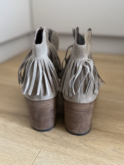 Обувки от естествен велур и кожа