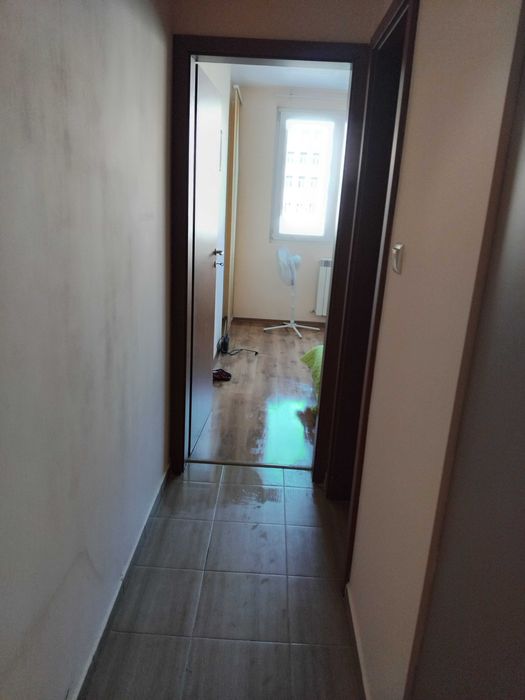 Под наем обзаведен апартамент в центъра на София. Цена 500 евро. Тел. за връзка 0886854164.