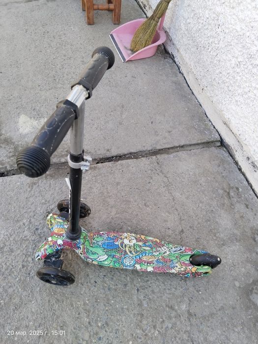 Продам самокат 2000т