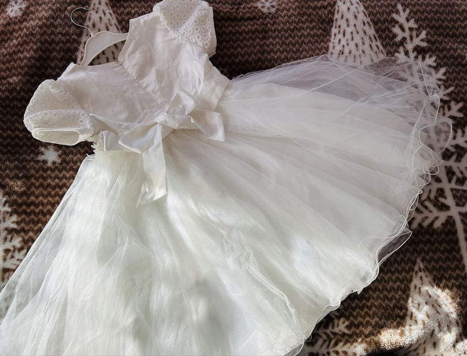 Продам новое детское белое платье