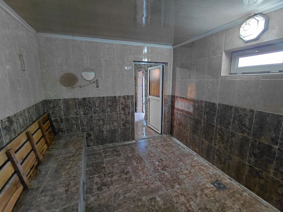 Моншасы бар үлкен үй сатылады