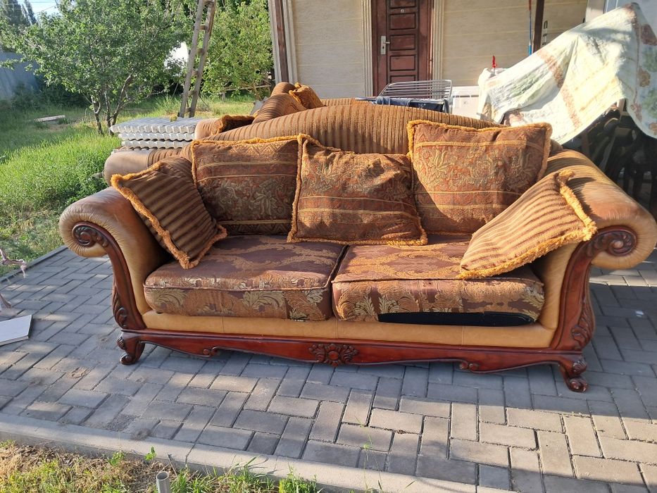 Диван продам хорошым состояние