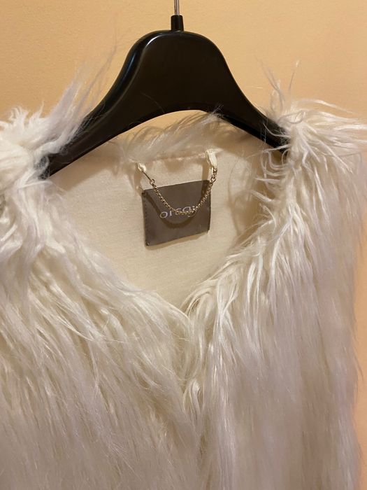 Бял елек с косми