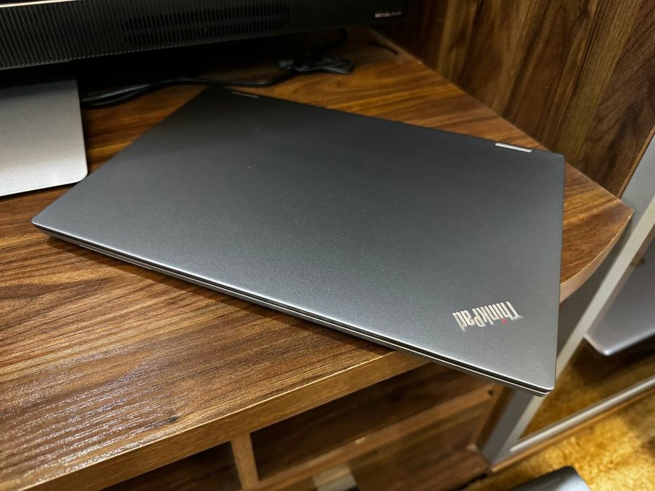 LENOVO YOGA L13

13.3” FullHD IPS Touchscreen 
CORE i5-10310U
8GB / 25