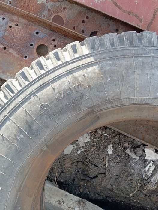 Шина в комплекте 8.25R20