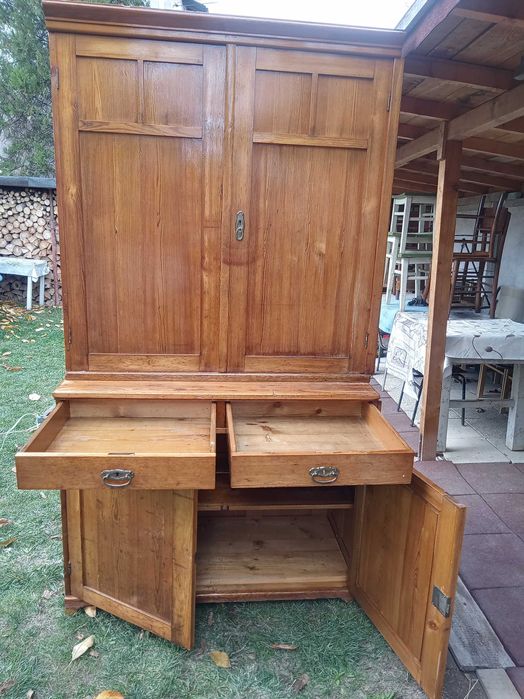 Шкаф от две части