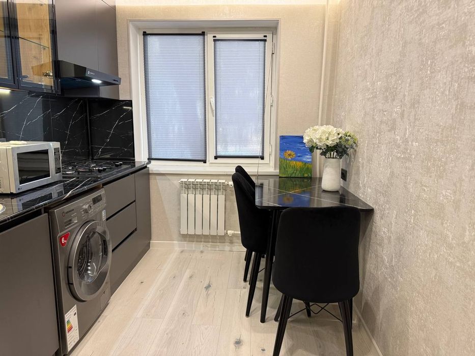 Срочная продаётся 1 комнатная на Шота Руставели