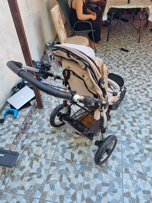 Vând 2 cărucioare de copii