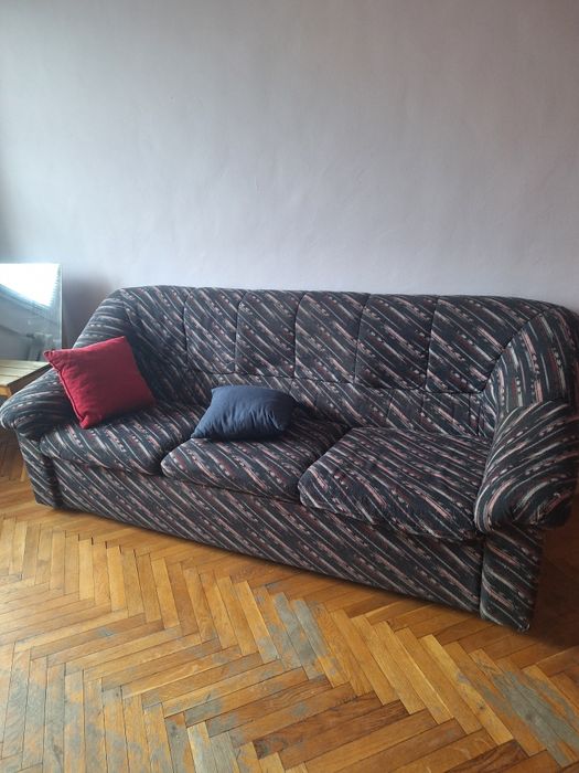 Мебели подаряват се