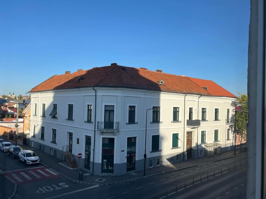 Vând apartament 3 camere