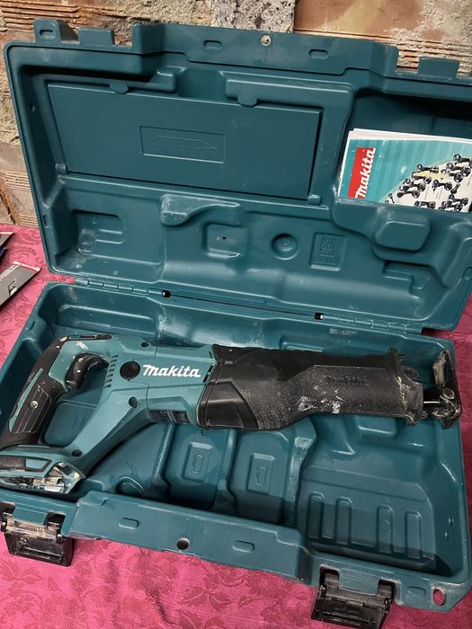 Makita DJR186 18V саблен трион