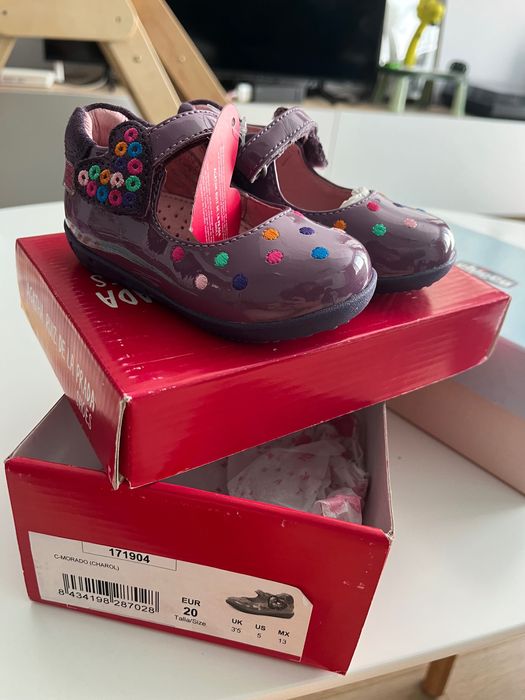 Детски обувки, чисто нови