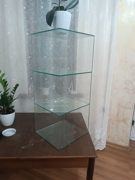 Полка витрина для магазина