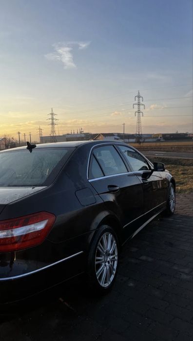 Mercedes E200 / Al doilea proprietar / Cutie Automata / Elegance