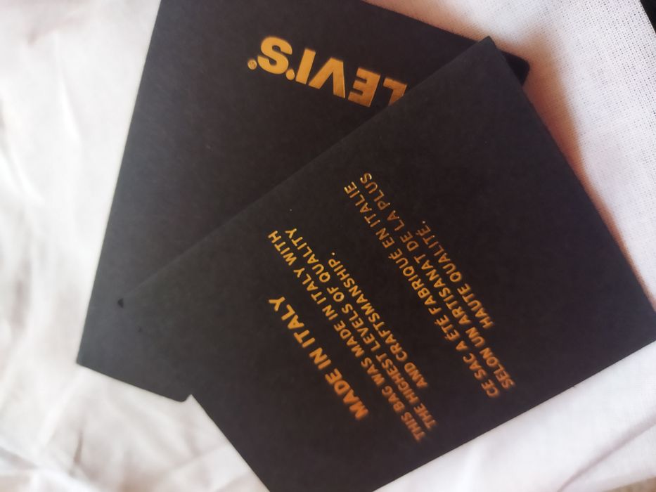 Poseta Levi's din piele