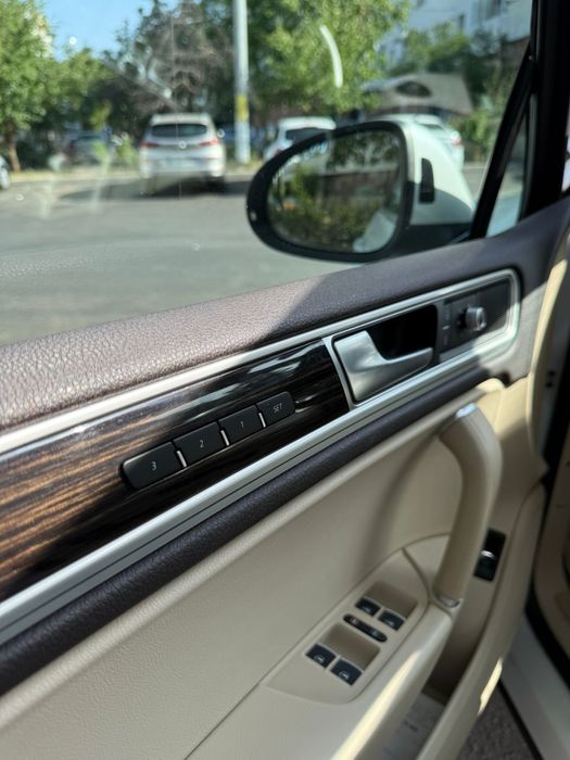 Vând Volkswagen Touareg V6 3.0 TDI 259 CP