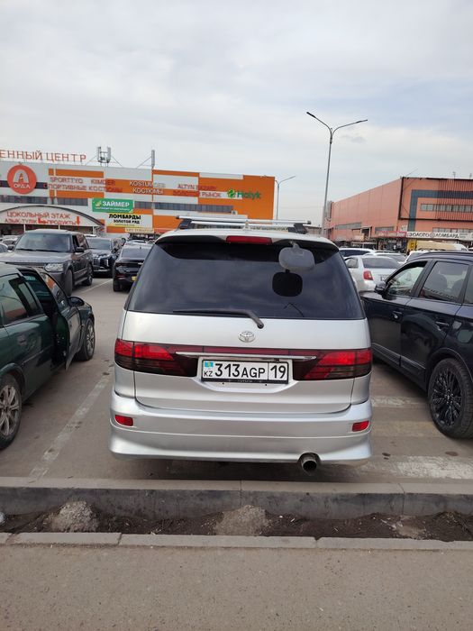 Авто Toyota естима