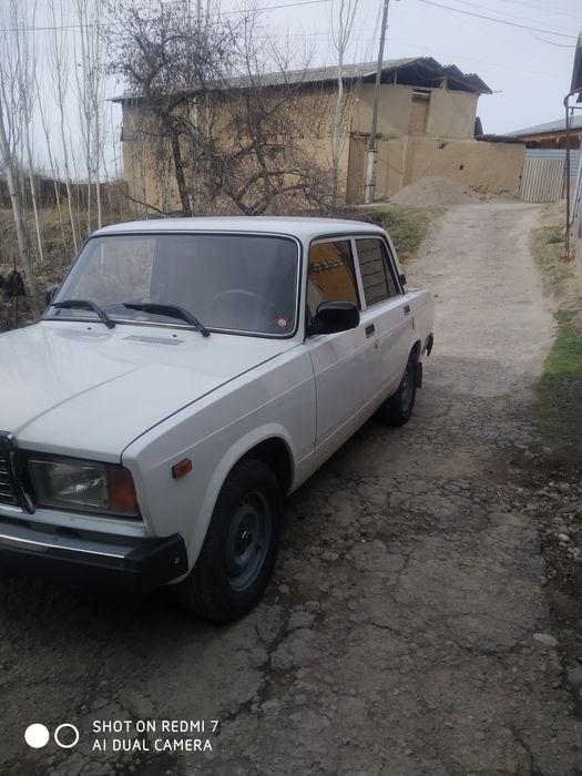 Vaz 2107 sotiladi 2600 $