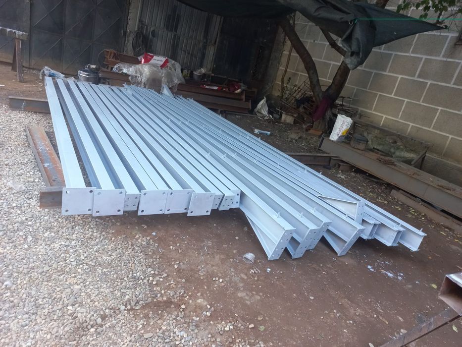 Vand și construiesc o gama larga de hale sau structuri metalice noi ne ocupam de absolut tot ce este nevoie de la A la Z turnare pahare , montare stru
