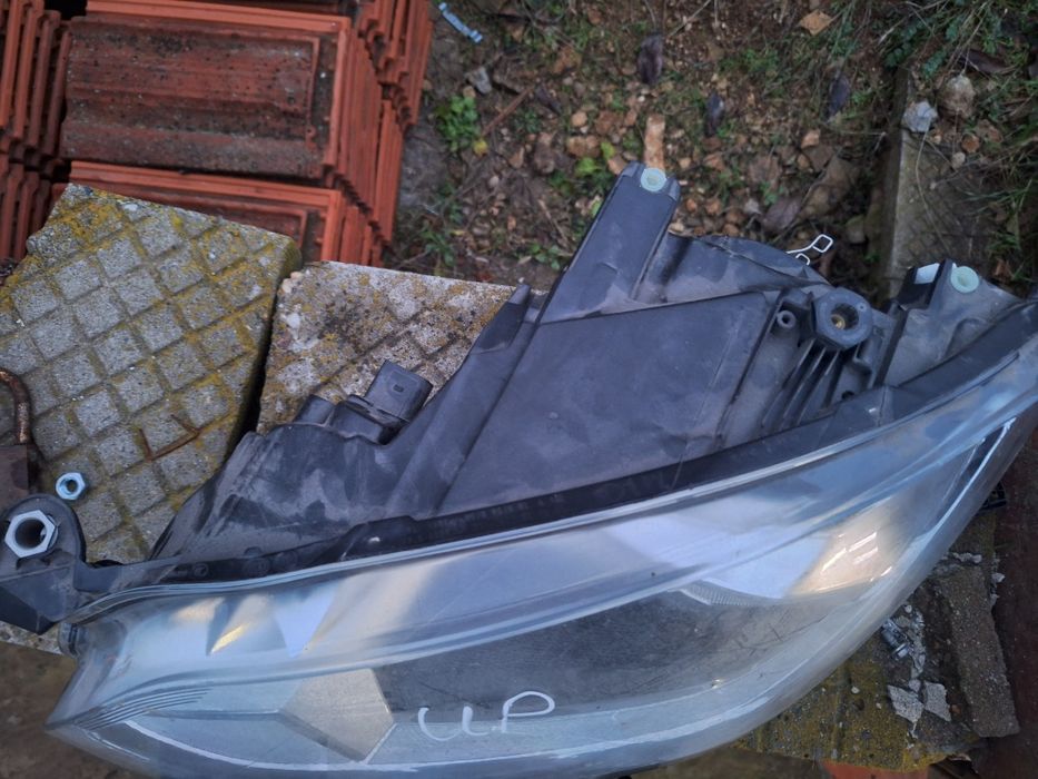 Ляв фар фолксваген ъп фейслифт