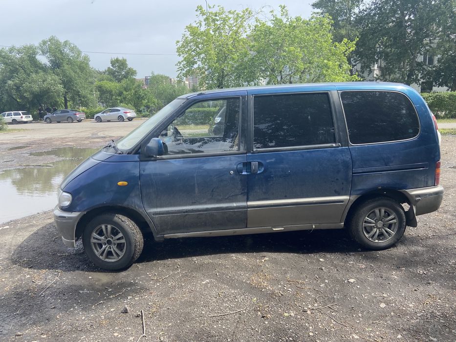 Продам Nissan Serena 1,6.