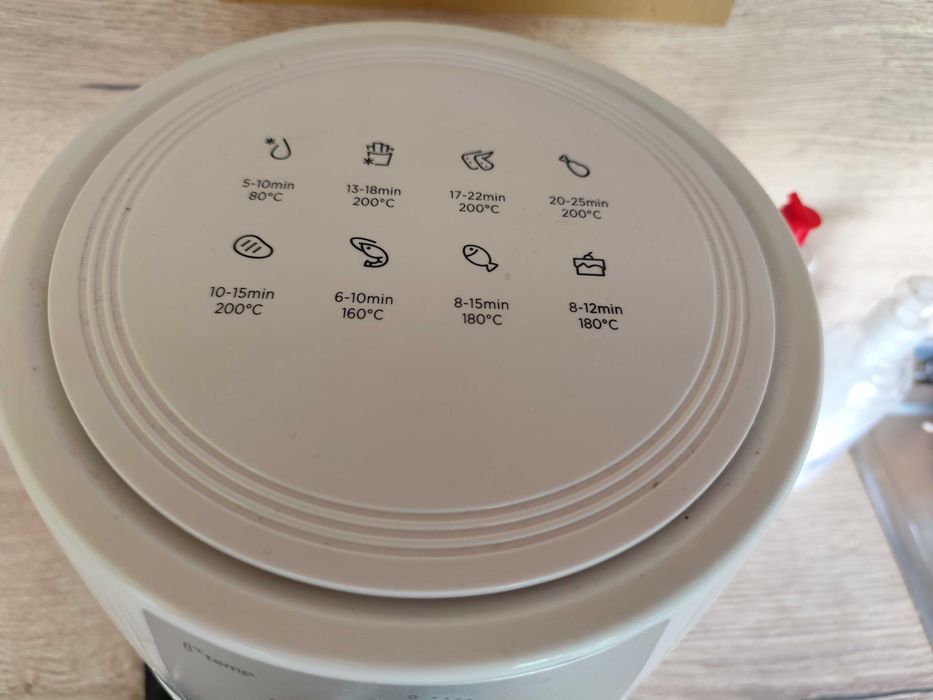 Продава почти нов AIR FRIER.