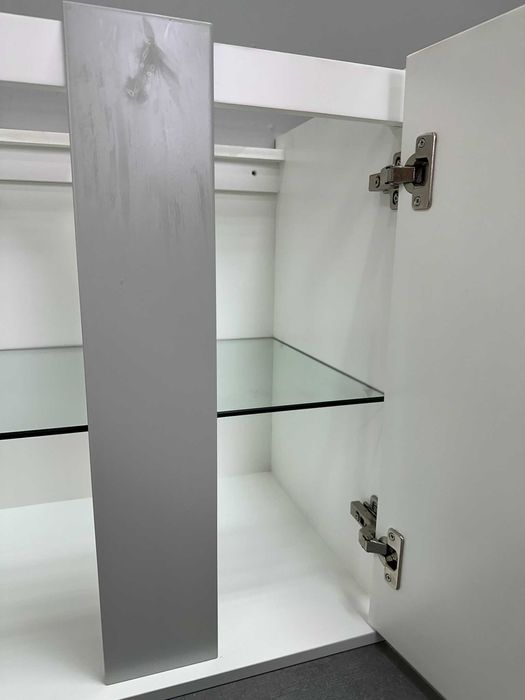 Комплект шкаф 55 см + огледало с рафтове – бял гланц