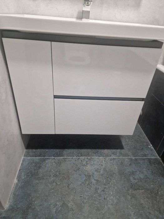 Шкафчик в ванную комнату с мойкой