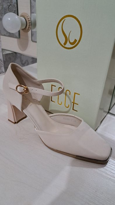 Туфли  сотилади оргинал  "38" размер