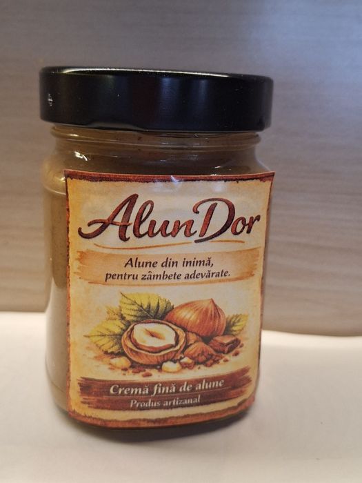 Unt de alune de padure