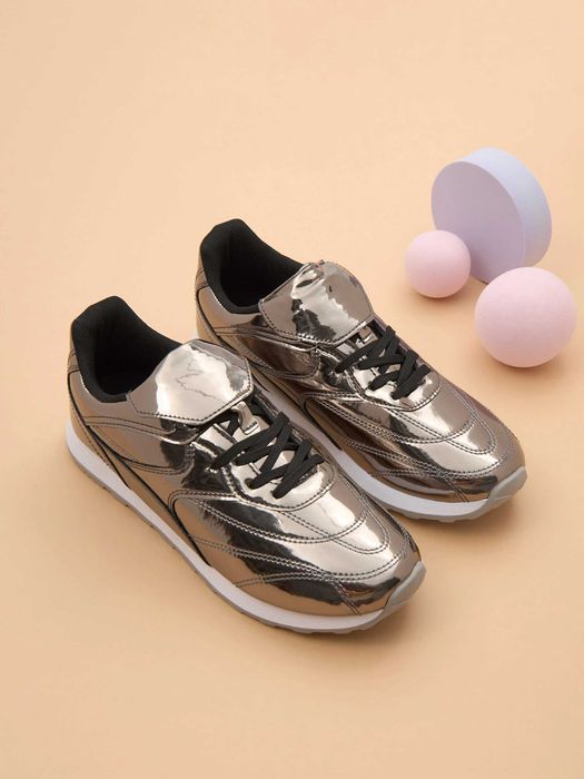 Спортни обувки от лак с бронзов цвят