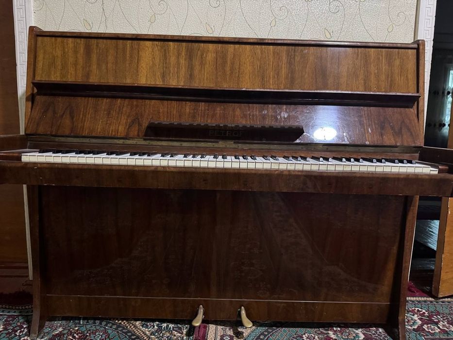 Пианино" PETROF"