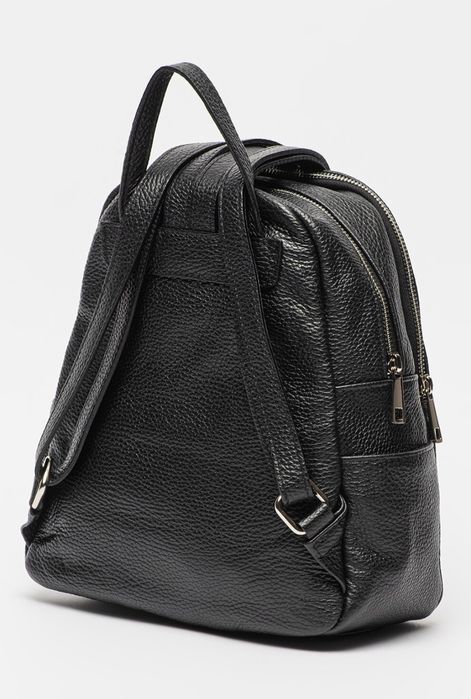 Дамска черна раница, естествена кожа на Antonia Moretti

С две отде