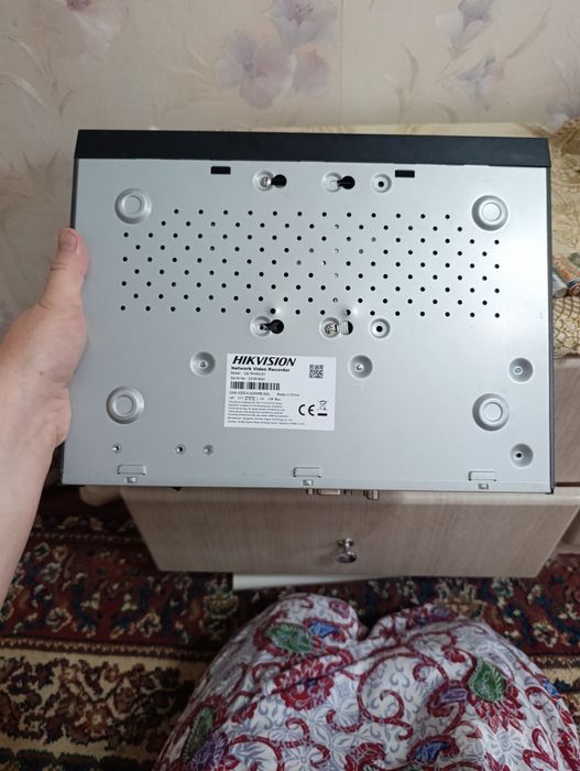 Видеорегистратор Hikvision DS-7616NI-E1 — это 16-канальный сетевой IP-