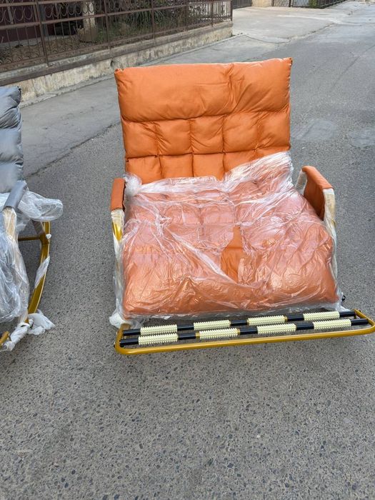 Kreslo Kachalka 
Rangi: oq, seriy, ko’k Va olov rang