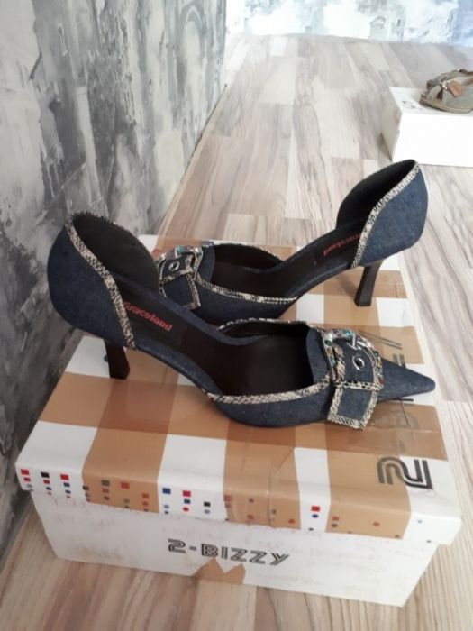 Женская обувь продается