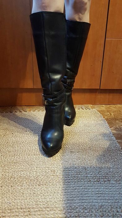 Продавам дамски ботуши с висок ток 10 см.Естесвена кожа!