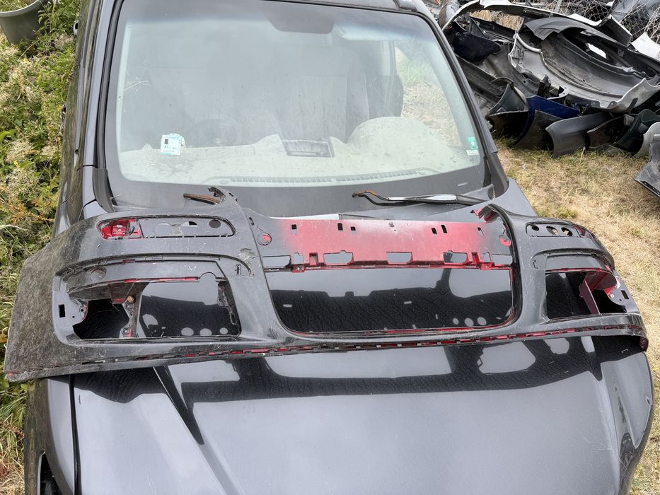Предни брони за vw golf 5 по 10€