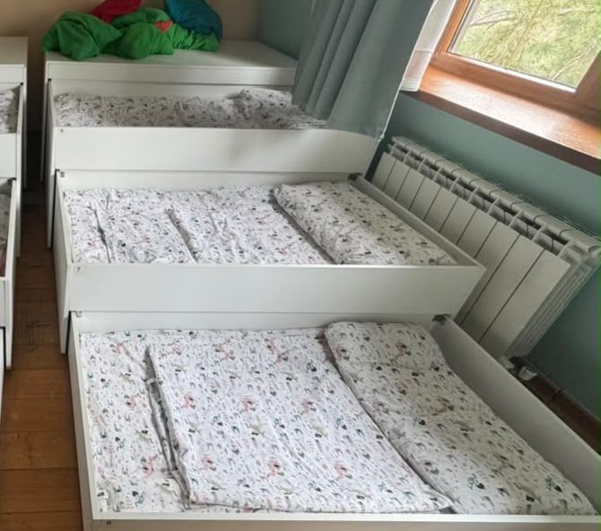 Кровати выдвяжные 4 шт