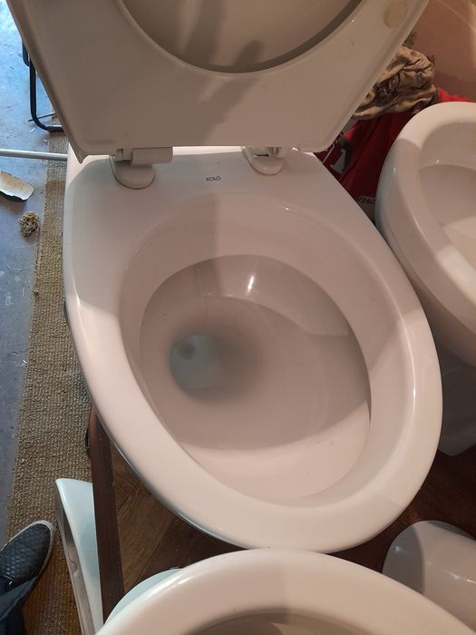 Тоалетни чинии  долно от. и за вграждане  бели, мивки различни